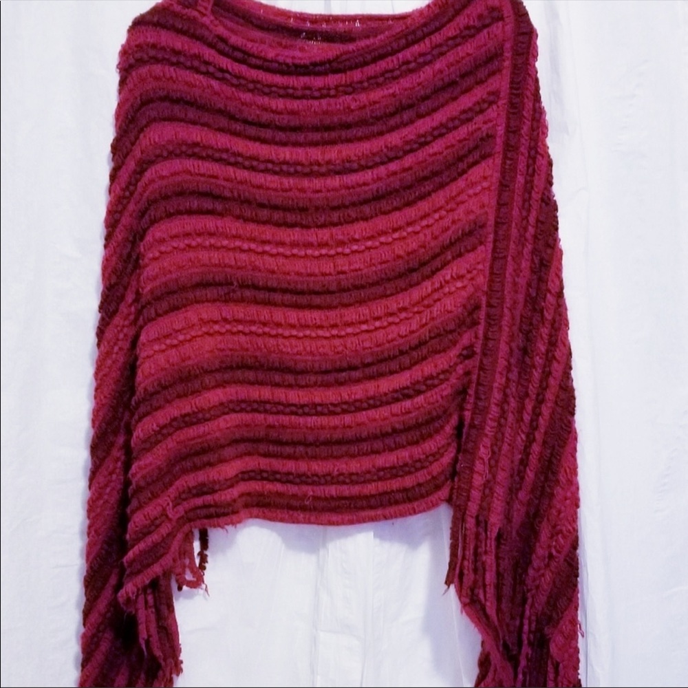 🍎Women’s Boho Red Hue Fringe Shawl ~ beautiful 3/25 🍎